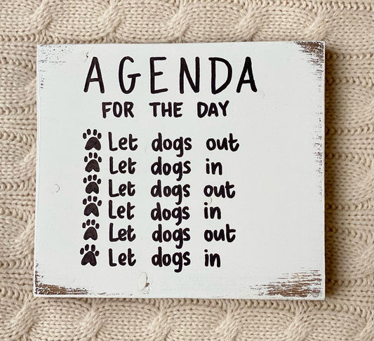 Agenda For The Day Table Decor